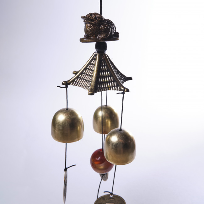 Музыка ветра с 3-мя колокольчиками и лягушкой