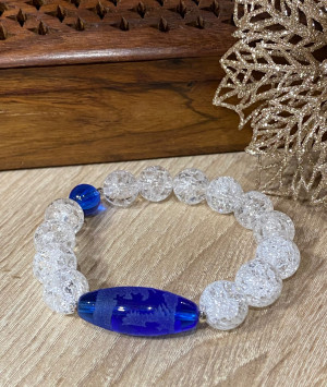 Бусина Дзи "Дракон" в браслете из снежного кристалла Бусина Дзи "Дракон" в браслете из снежного кристалла