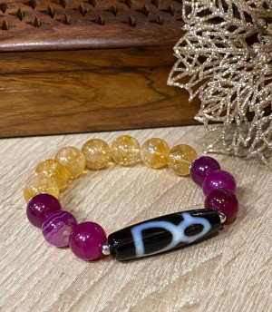 Бусина Дзи "Бог Богатства" в браслете из малинового агата и цитрина