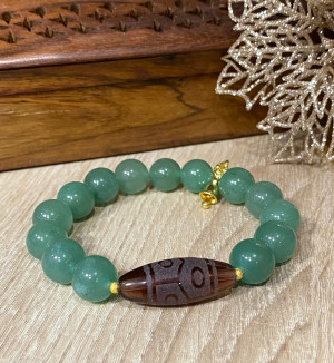 Бусина Дзи "6 глаз черепаха" в браслете из нефрита с ваджрой