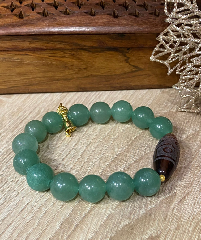 Бусина Дзи "6 глаз черепаха" в браслете из нефрита с ваджрой