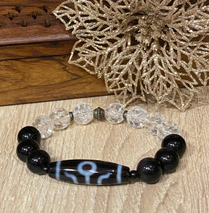 Бусина Дзи "Аристократ" в браслете из черного агата и хрусталя Бусина Дзи "Аристократ" в браслете из черного агата и хрусталя