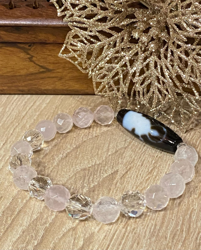 Бусина Дзи "Богиня Тара" в браслете из розового кварца и хрусталя в огранке Бусина Дзи "Богиня Тара" в браслете из розового кварца и хрусталя в огранке