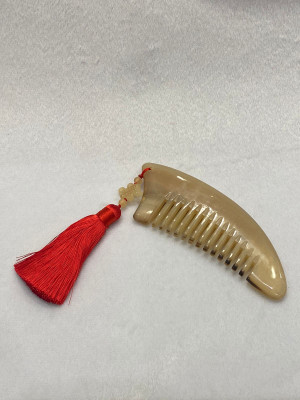 Расческа-массажер головы из рога буйвола Расческа-массажер головы из рога буйвола