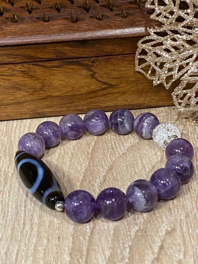 Бусина Дзи 1 глаз в браслете из аметиста и хрусталя