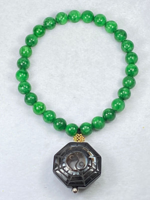 Подвеска-оберег для автомобиля из зеленого агата с Багуа