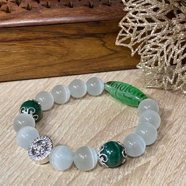 Бусина Дзи 9 глаз в браслете из серого кошачьего глаза и малахита с ваджрой