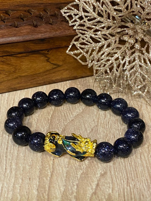 Пи Яо в браслете из агата Blue Sand