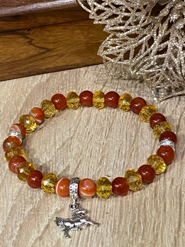 Браслет из агата и цитрина с лошадью символ года 2026 Браслет из агата и цитрина с лошадью символ года 2026
