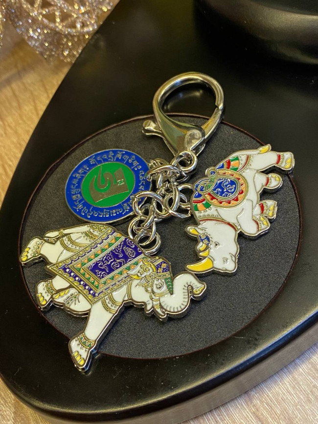 Брелок "Активный амулет в виде носорога и слона" для защиты от краж и мошенничества