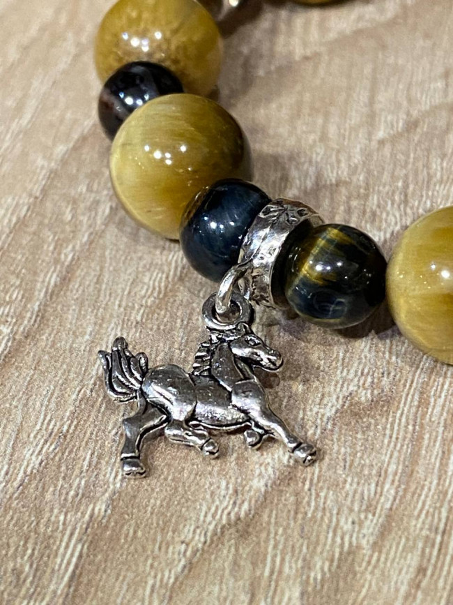 Браслет из соколиного глаза с лошадью символ года 2026 Браслет из соколиного глаза с лошадью символ года 2026