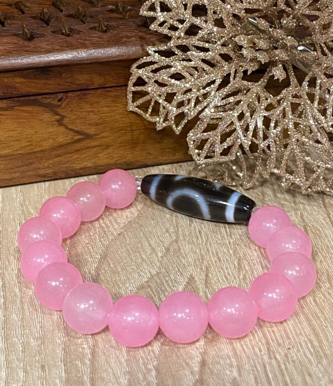 Бусина Дзи "Солнце и Луна" в браслете из розового агата Бусина Дзи "Солнце и Луна" в браслете из розового агата