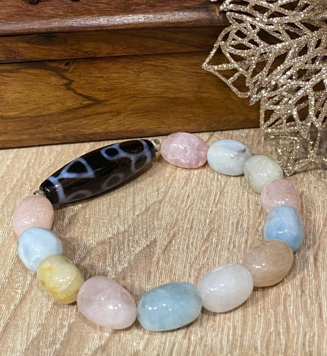 Бусина Дзи "Счастливый Будда" в браслете из берилла