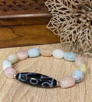 Бусина Дзи "Счастливый Будда" в браслете из берилла