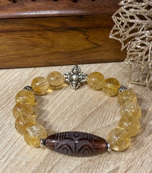 Бусина Дзи "Глаза Дракона" в браслете из цитрина с ваджрой