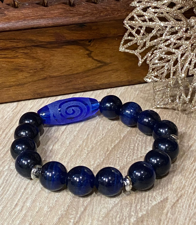 Бусина Дзи "Спираль Вселенной" в браслете из кошачьего глаза