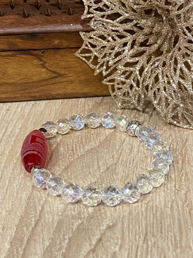 Бусина Дзи "Гаруда" в браслете из мерцающего хрусталя ручной огранки Бусина Дзи "Гаруда" в браслете из мерцающего хрусталя ручной огранки