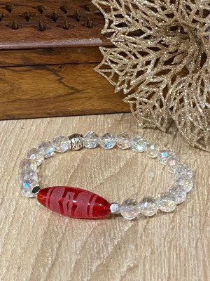 Бусина Дзи "Гаруда" в браслете из мерцающего хрусталя ручной огранки