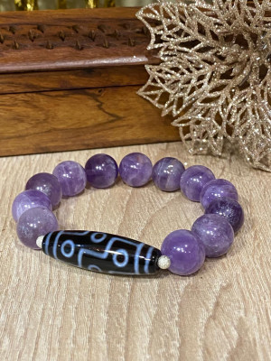 Бусина Дзи 9 глаз в браслете из аметиста