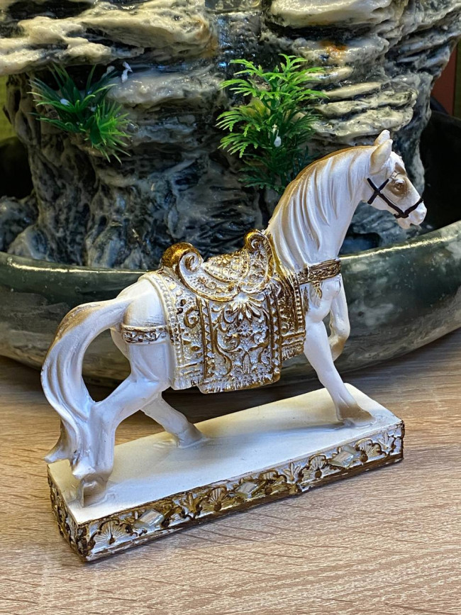 Фигурка фен-шуй "Лошадь белая на подставке"(12х12см,полистоун) Фигурка фен-шуй "Лошадь белая на подставке"(12х12см,полистоун)