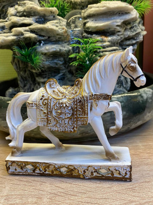 Фигурка фен-шуй "Лошадь белая на подставке"(12х12см,полистоун) Фигурка фен-шуй "Лошадь белая на подставке"(12х12см,полистоун)