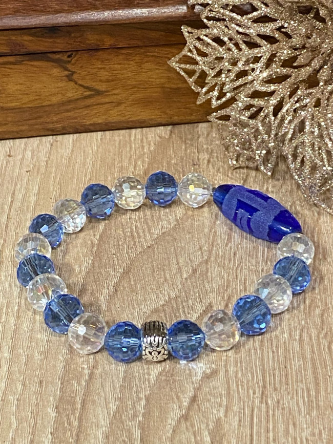 Бусина Дзи "Гаруда" в браслете из граненого хрусталя Бусина Дзи "Гаруда" в браслете из граненого хрусталя